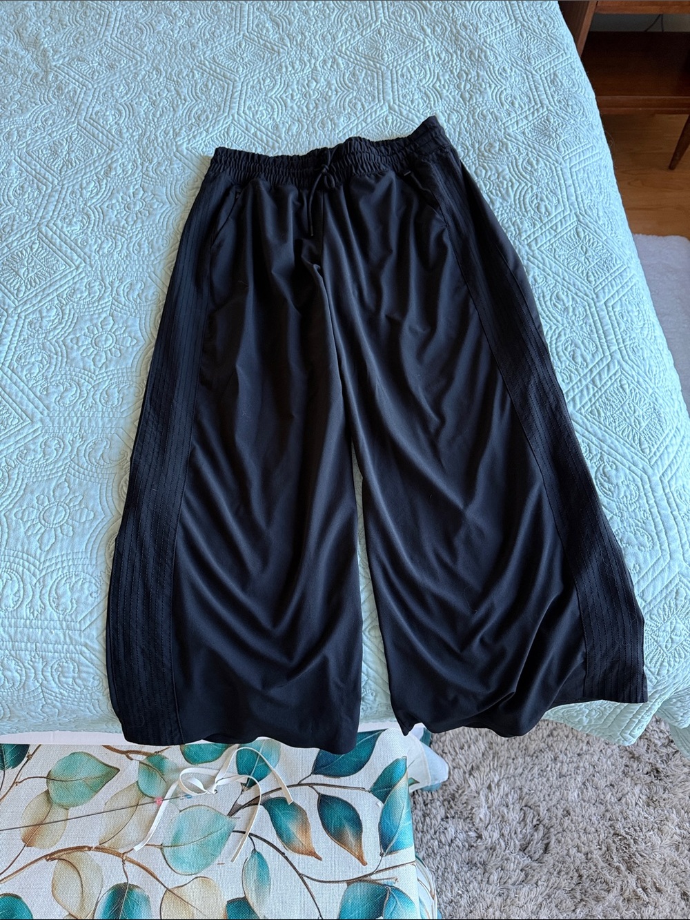 Athleta Black Wide-Leg Cropped Pull-On Pants